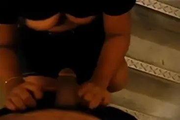ABG Nyepong Di Tangga Nekat Berani Viral Hot