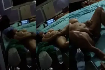 Ngintip Tante Tobrut Hijab Lagi Colmek Liar Sendiri